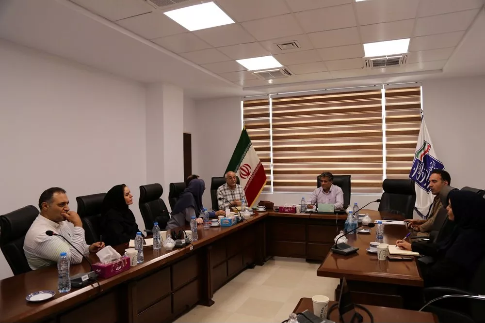بررسی موانع و مشکلات اتصال مدارس استان به شبکه فیبر نوری