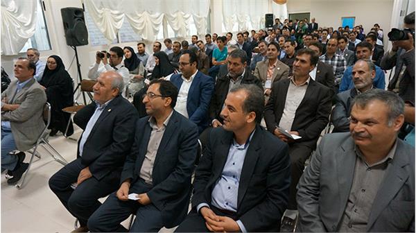 بازدید مدیرکل ارتباطات و فناوری اطلاعات استان از چهارمین دوره نمایشگاه الکامپ زنجان (عکاس بهروز یوسفی)