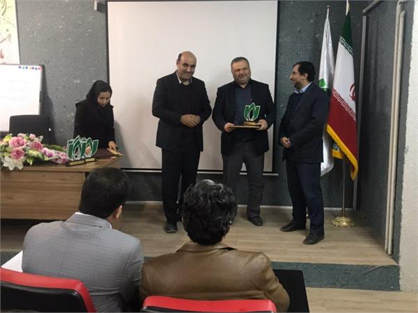 تجلیل از مدیر کل ارتباطات و فناوری اطلاعات در مجمع عمومی سالیانه نظام صنفی رایانه ای استان زنجان