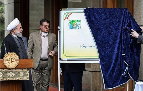 رونمایی از تمبر یادبود تلاشگران خط مقدم مبارزه با کرونا توسط رئیس‌جمهور