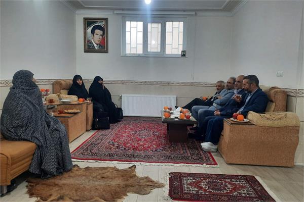 دیدار مشاور وزیر در امور ایثارگران وزارت ارتباطات و فناوری اطلاعات با خانواده معظم شهدای مجموعه های تابعه وزارت در استان زنجان