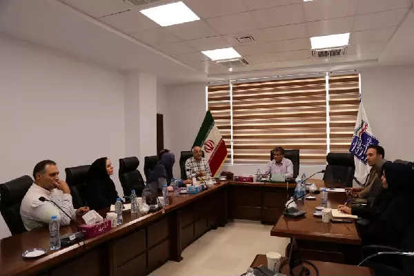 بررسی موانع و مشکلات اتصال مدارس استان به شبکه فیبر نوری