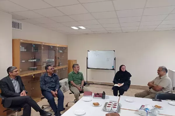 بازدید مدیرکل ارتباطات و فناوری اطلاعات از آزمایشگاه اینترنت اشیا